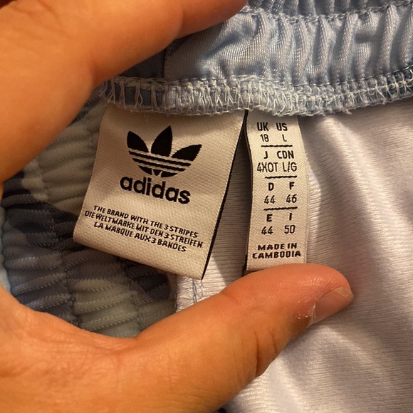 Blue camo adidas short - Picture 2 of 2